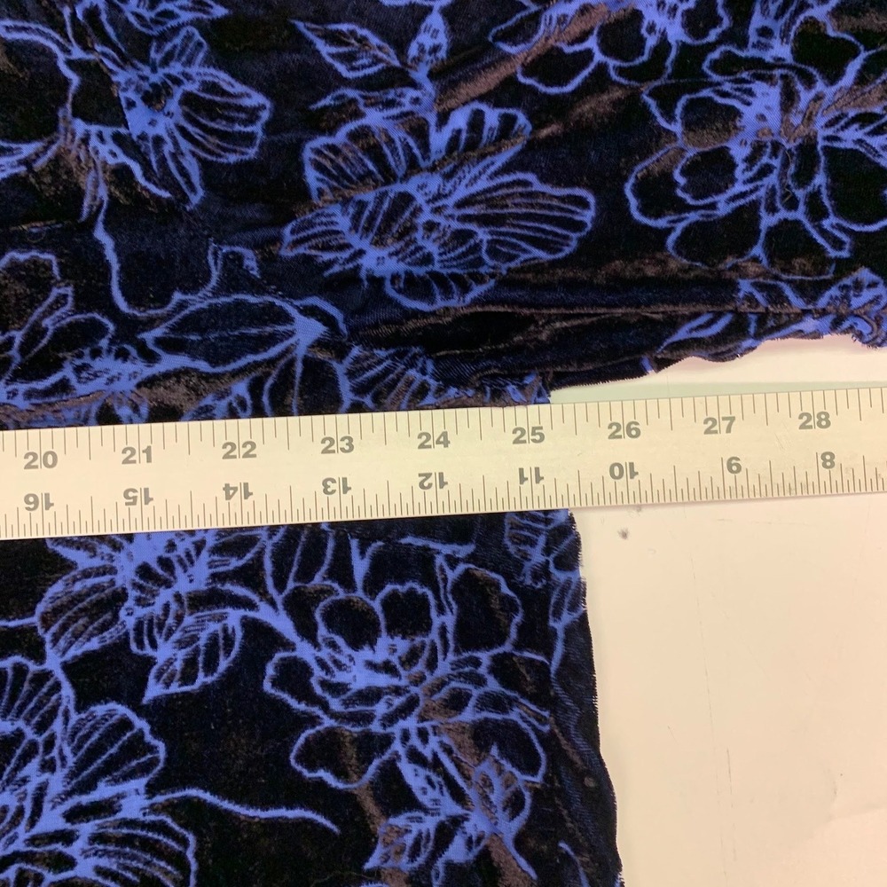 Torrid Blue Floral Burnout Velvet Button Down Shirt Womens Size 1 Long Sleeve - Picture 11 of 12